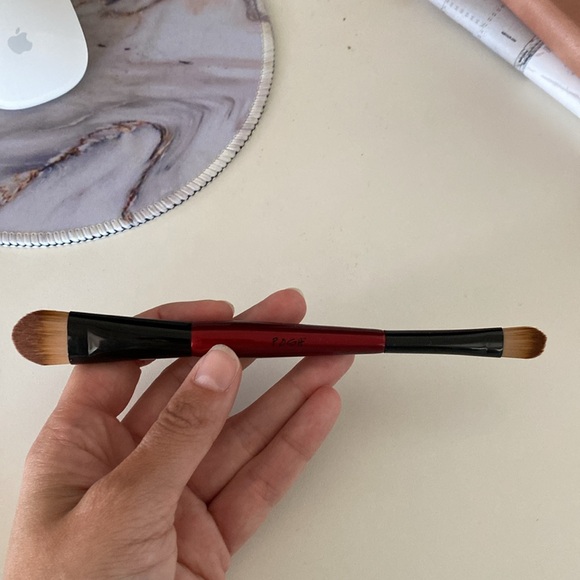 Foundation and Concealer Brush - Picture 5 of 6